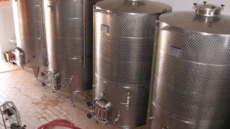 Cisterne Clasice cu Picioare, Trapă Superioară și Fund Plan Înclinat - VIBO B - 3